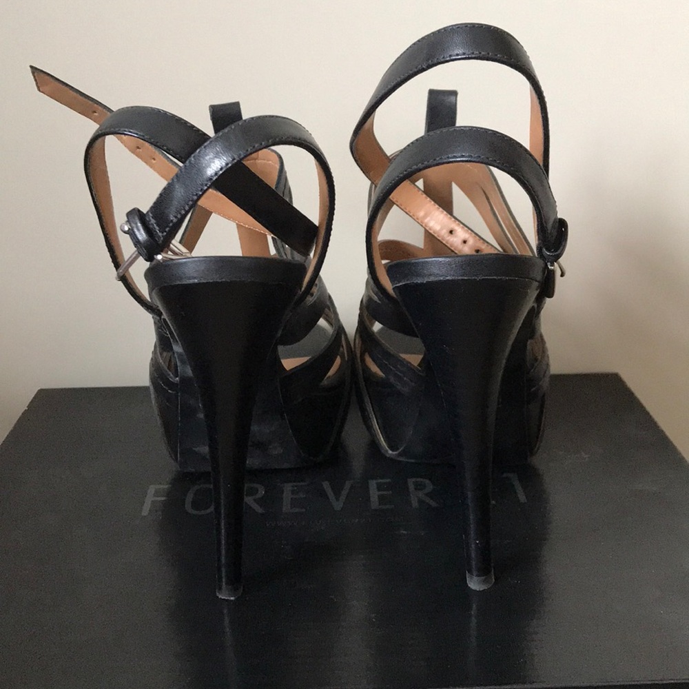Heels - Picture 4 of 4